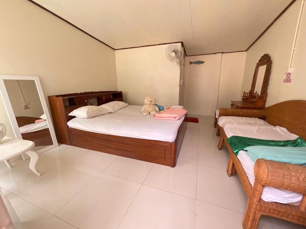 The Pier Homestay Thongsala Phòng bức ảnh
